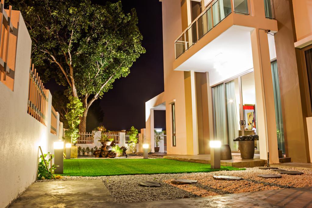 R Residence Jelutong Buitenkant foto