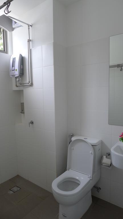 R Residence Jelutong Buitenkant foto