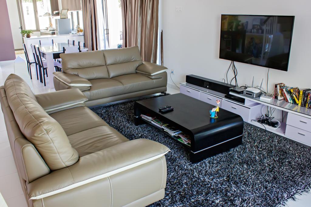 R Residence Jelutong Buitenkant foto