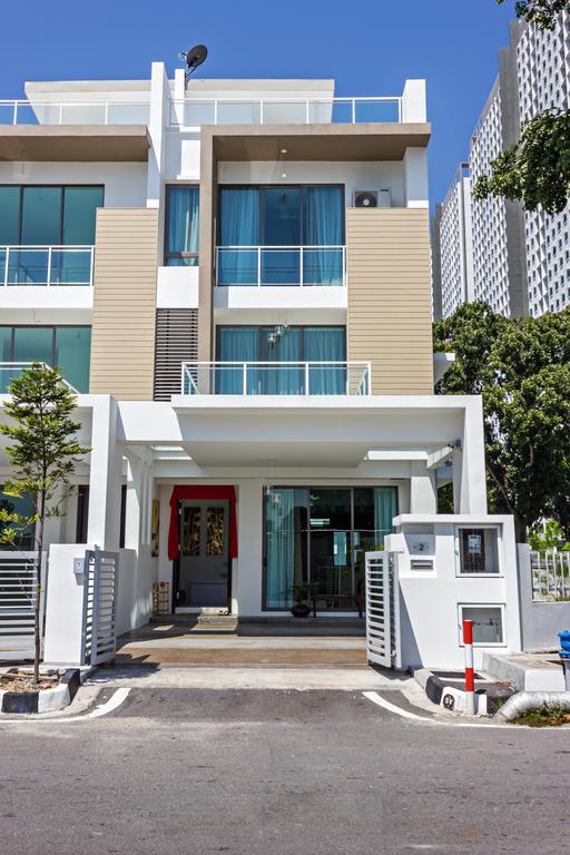 R Residence Jelutong Buitenkant foto