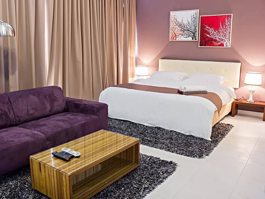 R Residence Jelutong Buitenkant foto